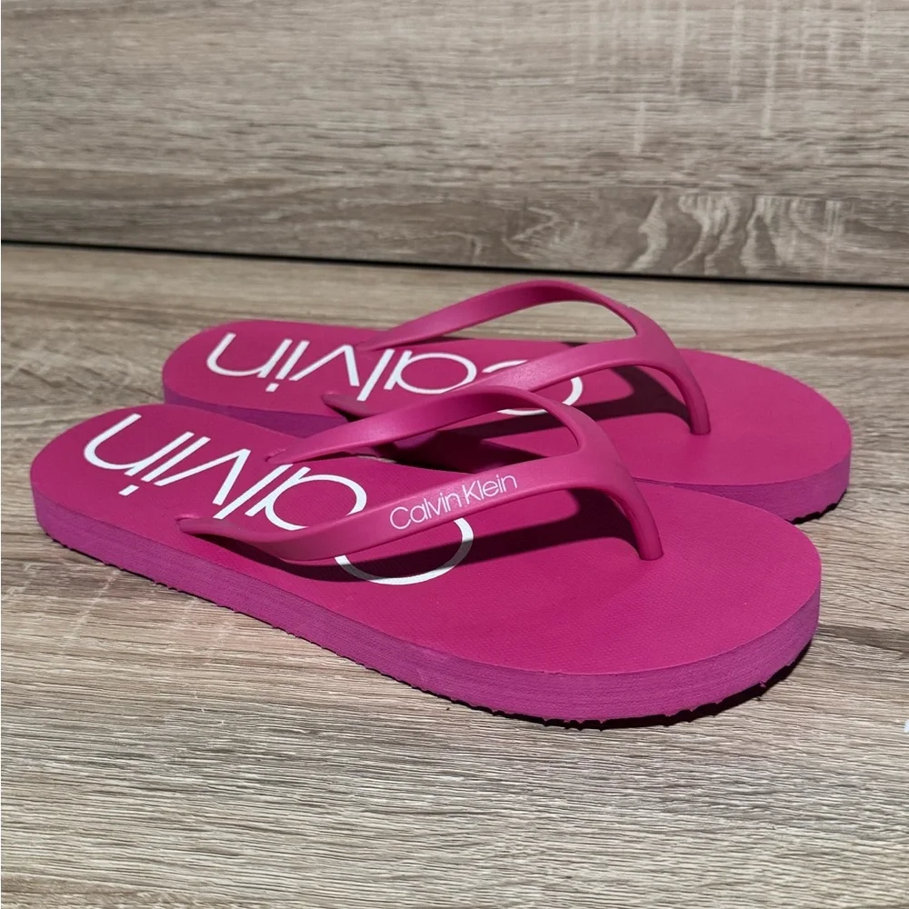 Calvin Klein Flip Flops Women’s size 7 logo shoes vacation Barbie pink sandals - Picture 5 of 5